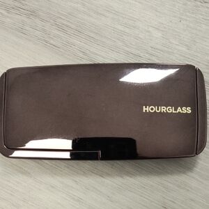 Hourglass Dark Brown Compact